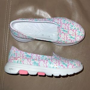 NWT Skechers Cali Gear Go Blossoms